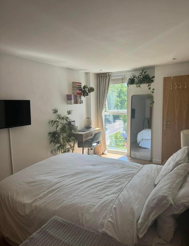 Large Ensuite Double Room Brixton Hill  Main Photo
