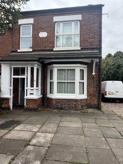 Single room to let in shared house  Main Photo