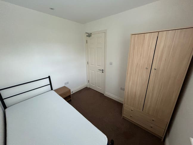 Single Room Available in GU1 Main Photo