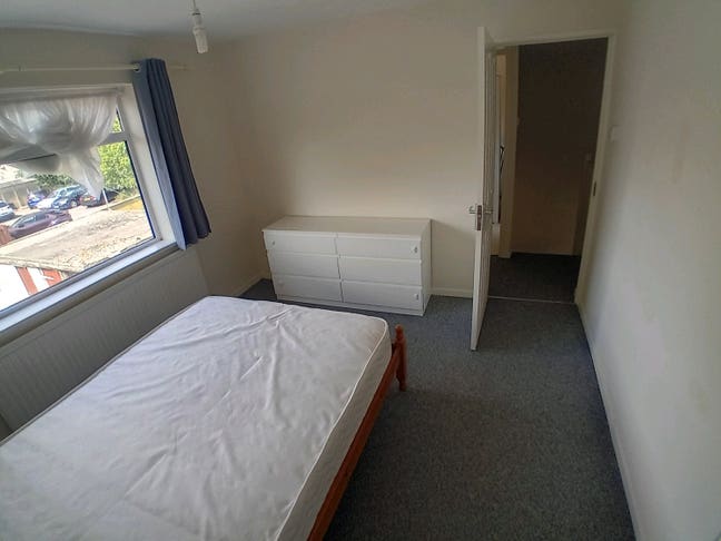 Double room available to rent  Main Photo