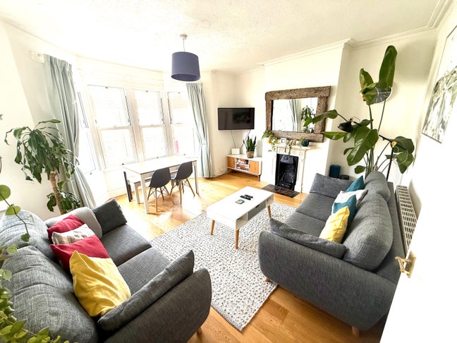  Bright and Spacious 2 Bed Maisonette Main Photo