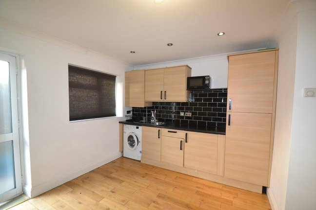 Studio Flat to Rent – Perivale for  £1,300 PCM  Main Photo