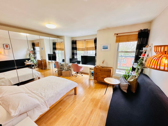 Large double room in Tooting Broadway Main Photo