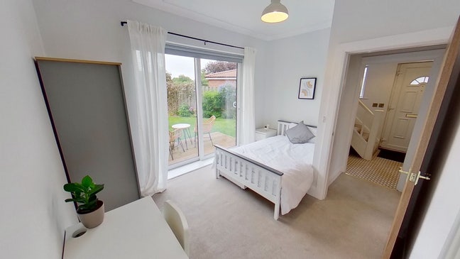 Fourth Avenue YO31, 830 pcm,  Bills included!!!  Main Photo