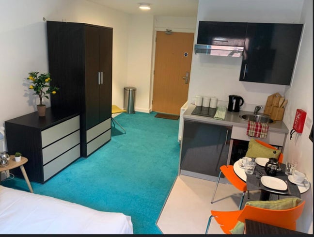 Spacious studio to let go at plato house Main Photo