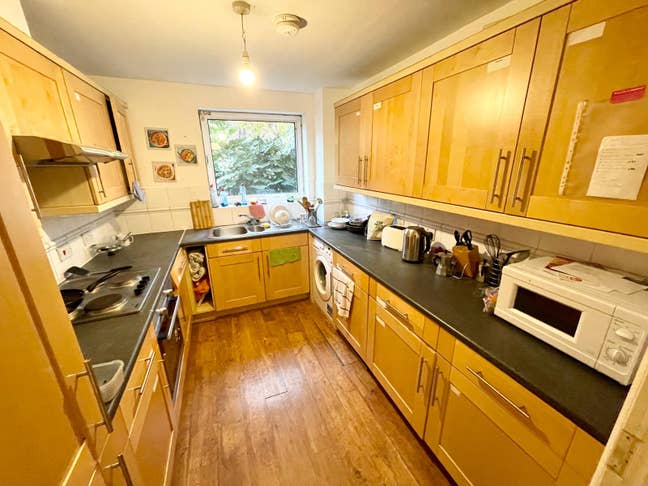 ✨Charming 1-Bedroom Flat in 25 Stock Orchad Cres✨  Main Photo