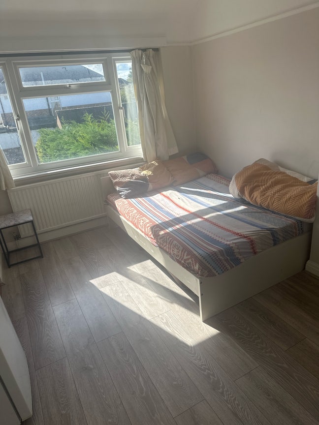 Room available for renting  Main Photo