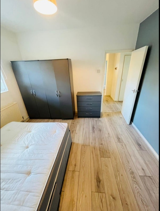 4 spacious rooms in same home 💫  Main Photo