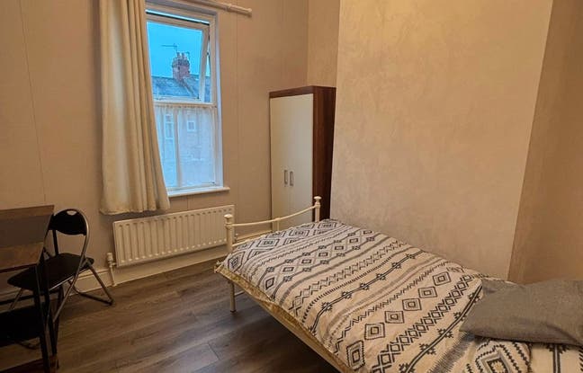  Lovely rooms  in  DL3.  Corporation Road.  Main Photo