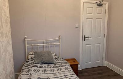  Lovely rooms  in  DL3.  Corporation Road.  Main Photo