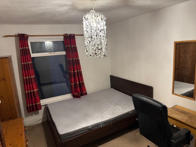 New Double Room for a Working Professional  Main Photo