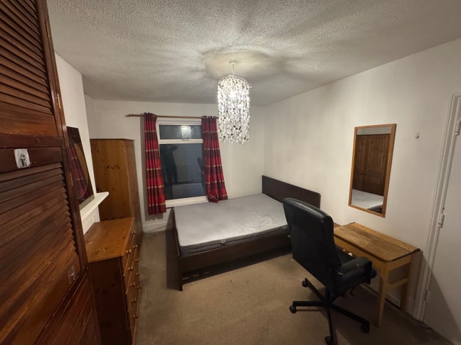New Double Room for a Working Professional  Main Photo
