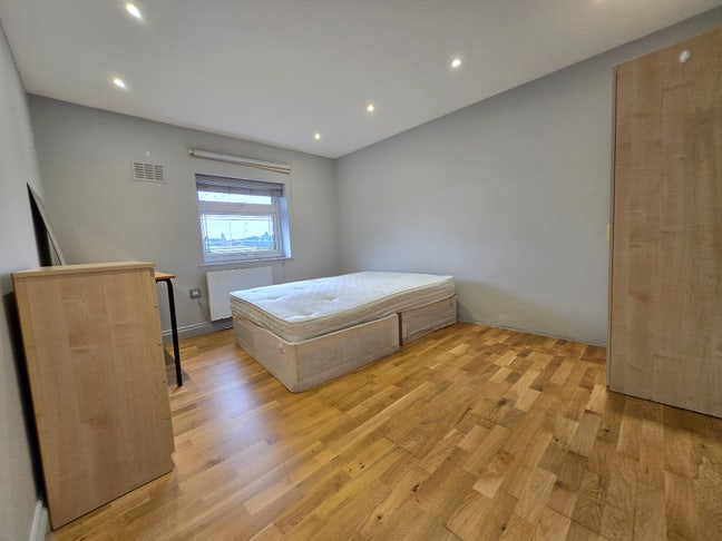 Wood Green**Large 5 Double Bedroom House** Main Photo