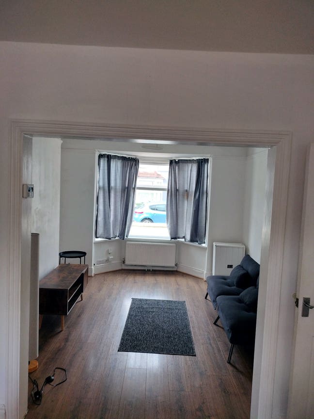 Short term let - 2 Double Bedrooms in NN8 Main Photo