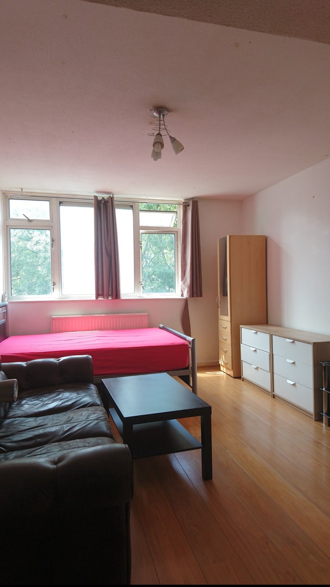 One Affordable Dbl Room 3Min Walking from Shadwell Main Photo
