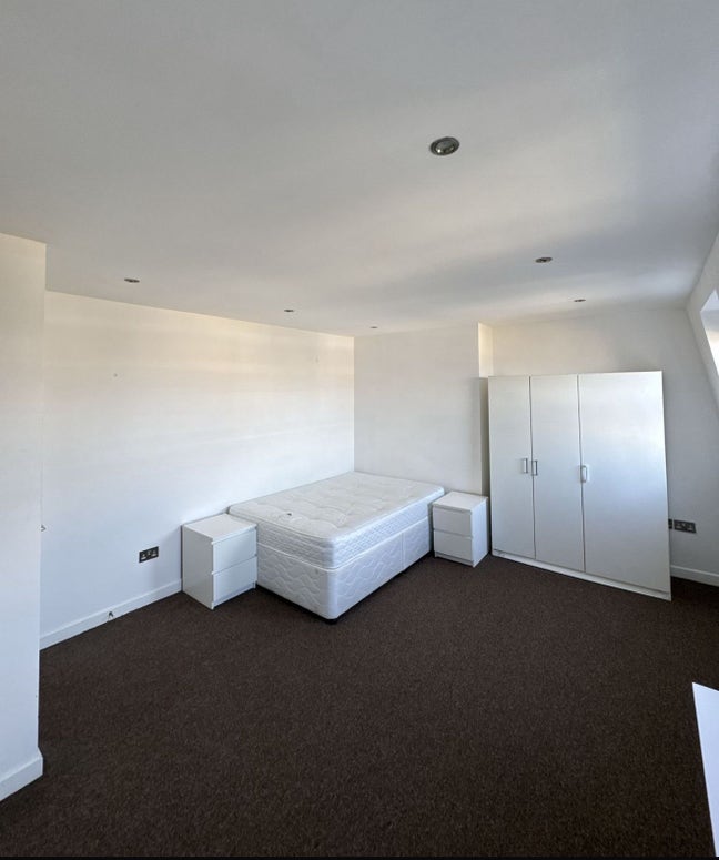 Spacious Double 5 minutes from Tooting Bec Station Main Photo