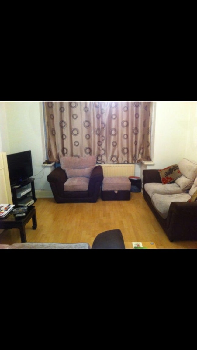 Large Room For Rent In Shared House! Main Photo