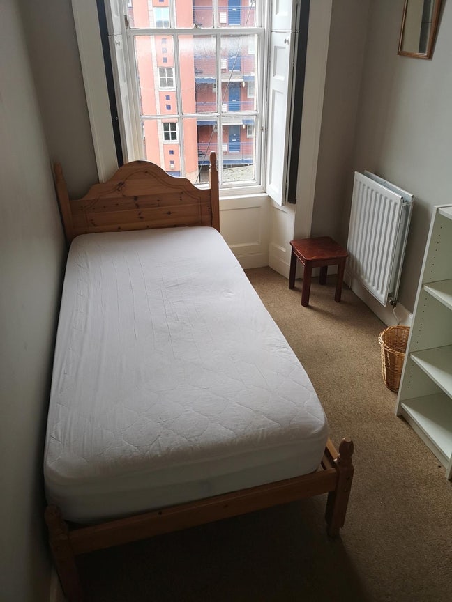 1 Room in a 4 Bedroom Flat in the City Centre  Main Photo