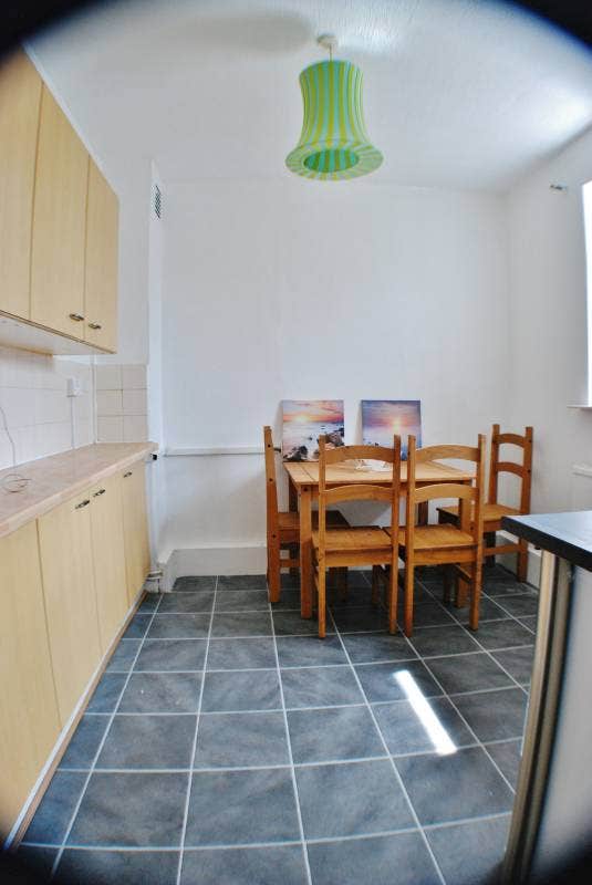 2 Doubles, Friendly flat, White City Main Photo