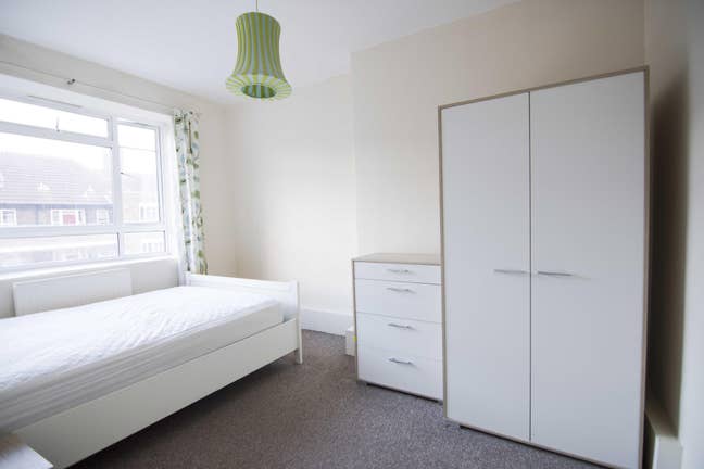 Cosy double Friendly flat, White City Main Photo