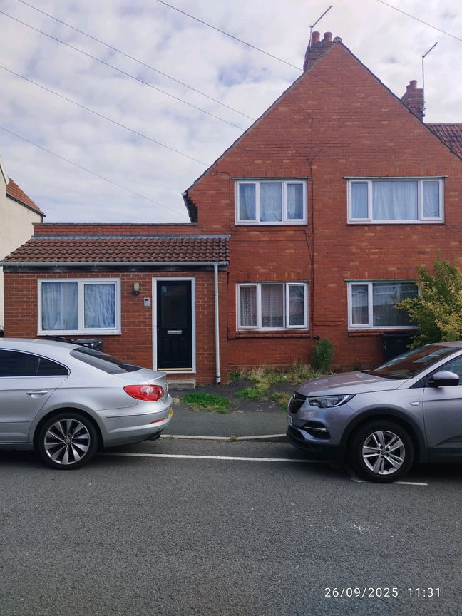 Cosy Single Room Close to Town & Hospital Main Photo