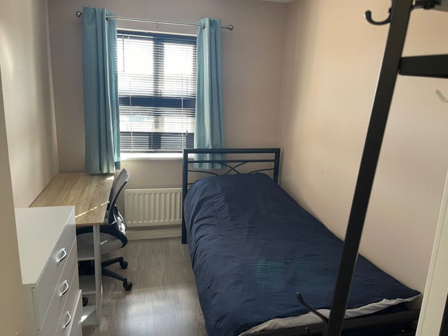 Student single room for rent  Main Photo