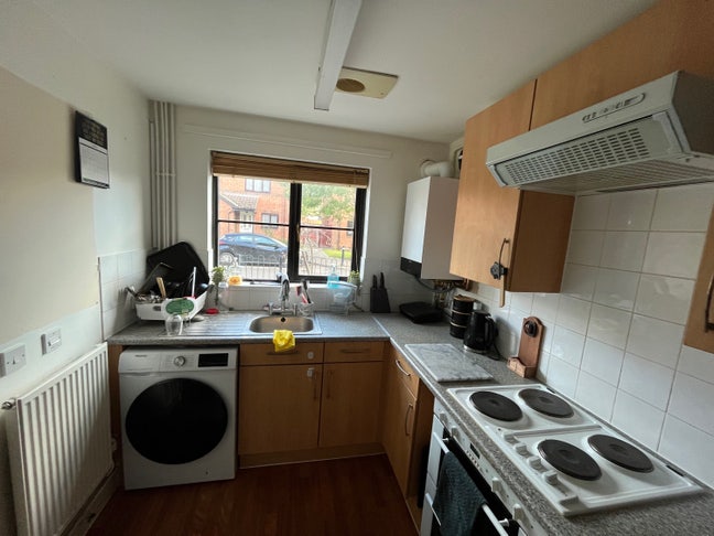 Air Conditioned Large Furnished Double Room  Main Photo