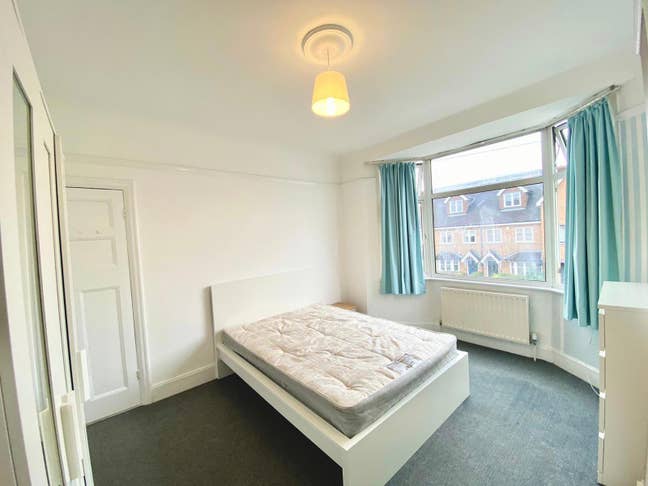 Double Room in the Heart of Wimbledon Main Photo