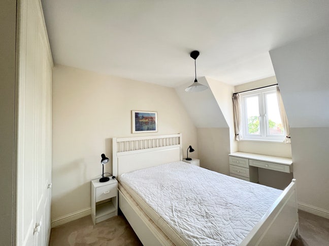 Double Room Next to Wimbledon Station Main Photo