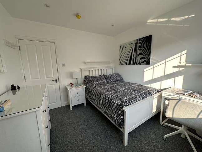 Double Room with All Bills Included (SW2) Main Photo