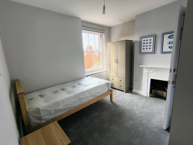 Last single ensuite room in new houseshare.  Main Photo