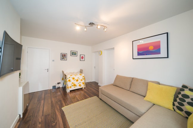 Available 30.09-Modern-New Bathroom-1B1B-Battersea Main Photo