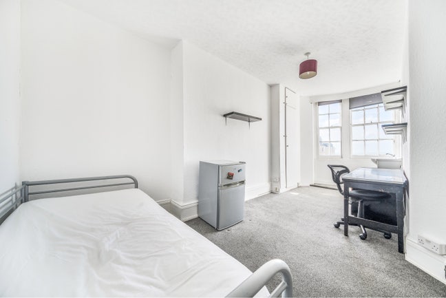 Student Rooms Available | All Bills Included Main Photo