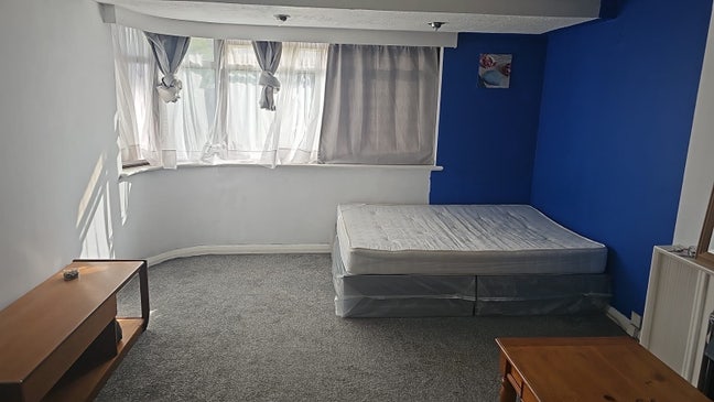 Private shared room to let in Mill hill Main Photo