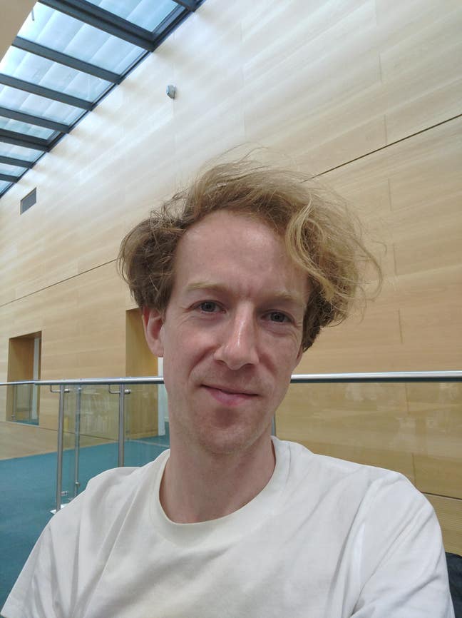 Easy going and tidy young professional Main Photo