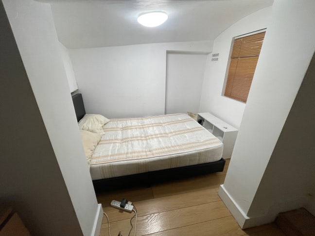 2 weeks room in Kensington  Main Photo