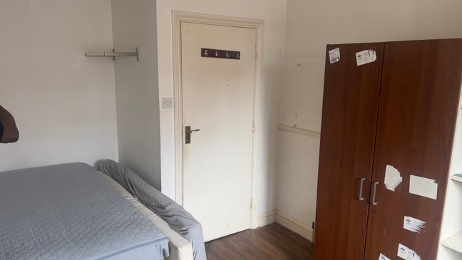 Double room walking distance to underground statio Main Photo