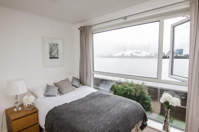 Beautiful Ensuite Near Canary Wharf on Riverside Main Photo