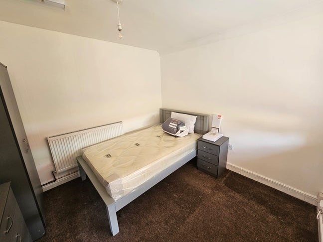 Rooms Available ASAP Main Photo