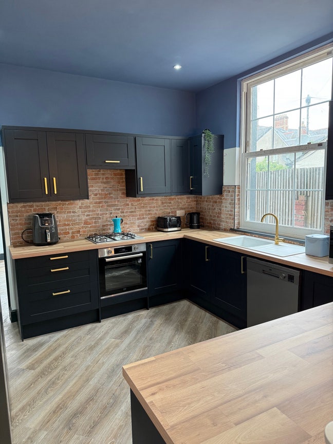 Newly renovated, high-end professional share Main Photo