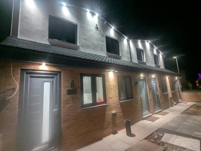 Double Ensuites Female House NEW Bills Included Main Photo
