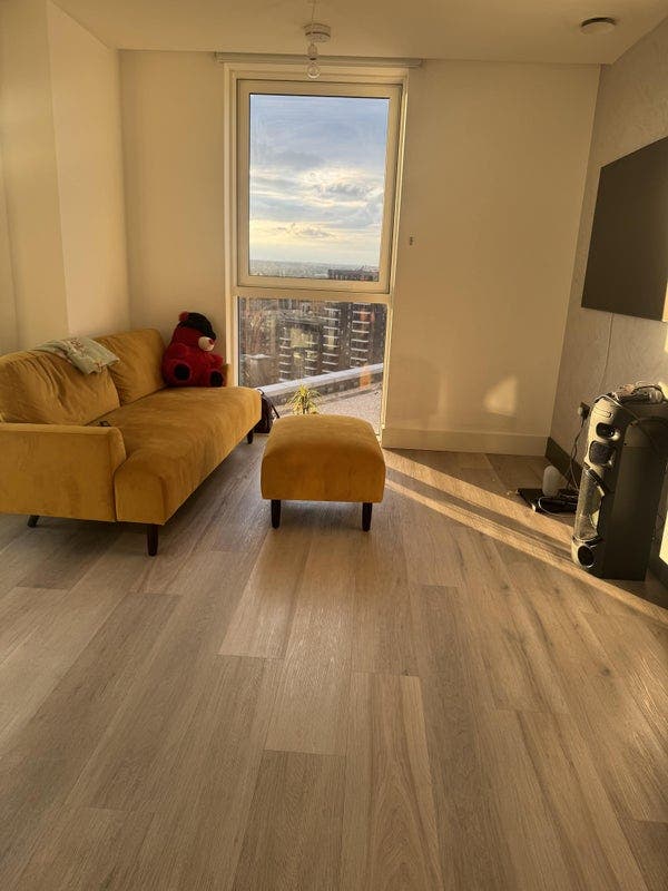 Spacious Ensuite Room with Stunning Views Main Photo