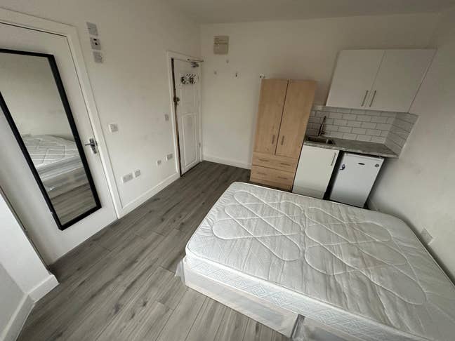 DSS-Studio Flat Available in Streatham Lambet SW16 Main Photo