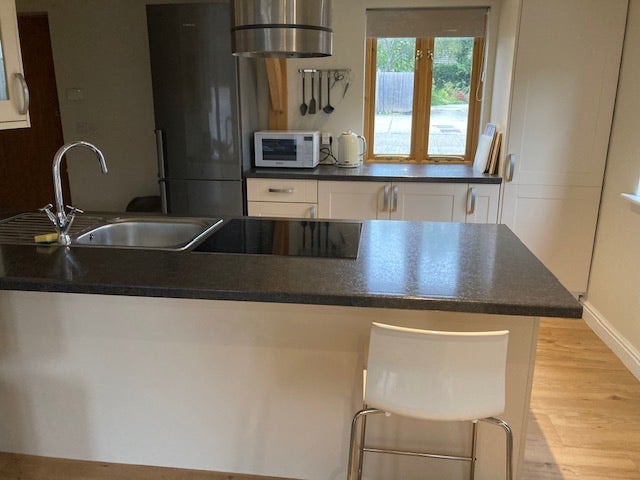 Modern studio annexe with own front door  Main Photo