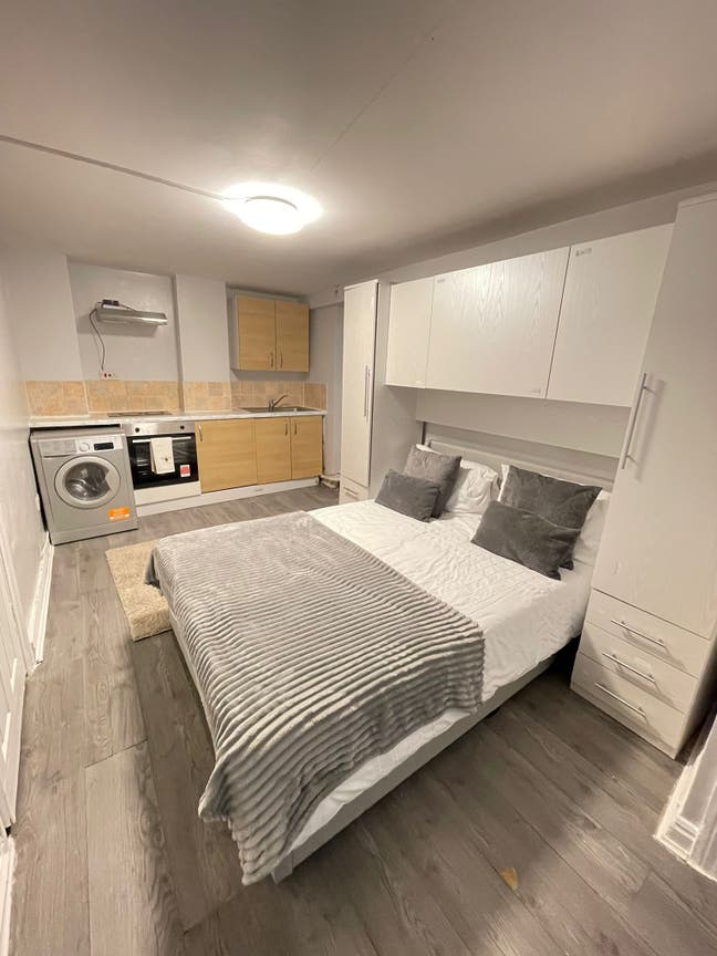 Newly refurbished studio flat Walthmastow E17. Main Photo