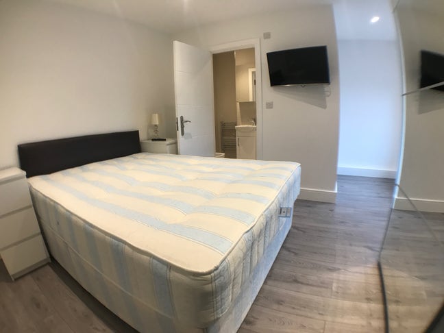 Modern En-suite - 3 Min Walk to Northern Line Main Photo