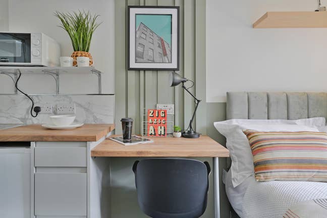 Quiet studio room with kitchenette, all bills inc. Main Photo