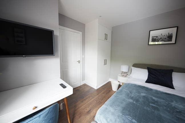 A Cosy Room Close to Reading Mainline Station  Main Photo