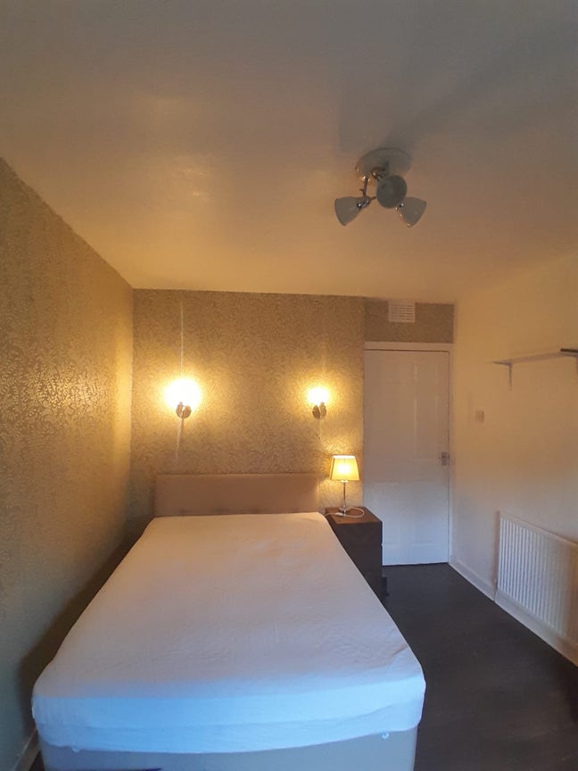 Double room for rent in Rutherglen Main Photo