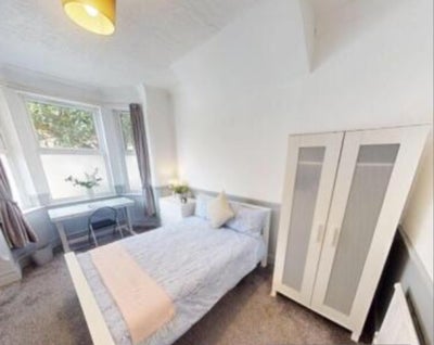 Only 1 spacious room left in a 4 bed HMO Main Photo